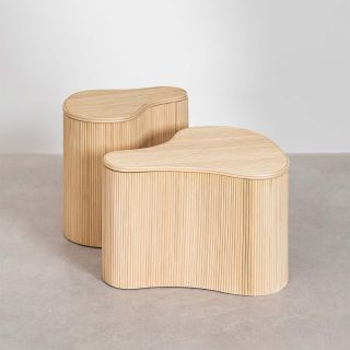 Set di tavolini con contenitore in rattan